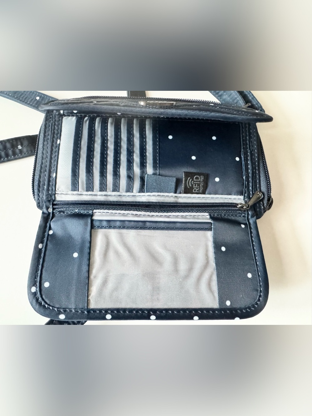 Lug Kickflip SE Convertible RFID Crossbody/Wristlet Wallet, Blue/White, NWOT - Picture 4 of 8